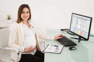 Беременная женщина: можно ли уволить